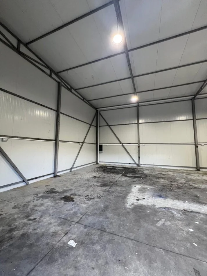 Tirane, jepet me qera magazine Kati 0, 1.600 m² 1.200 € (CityPark)