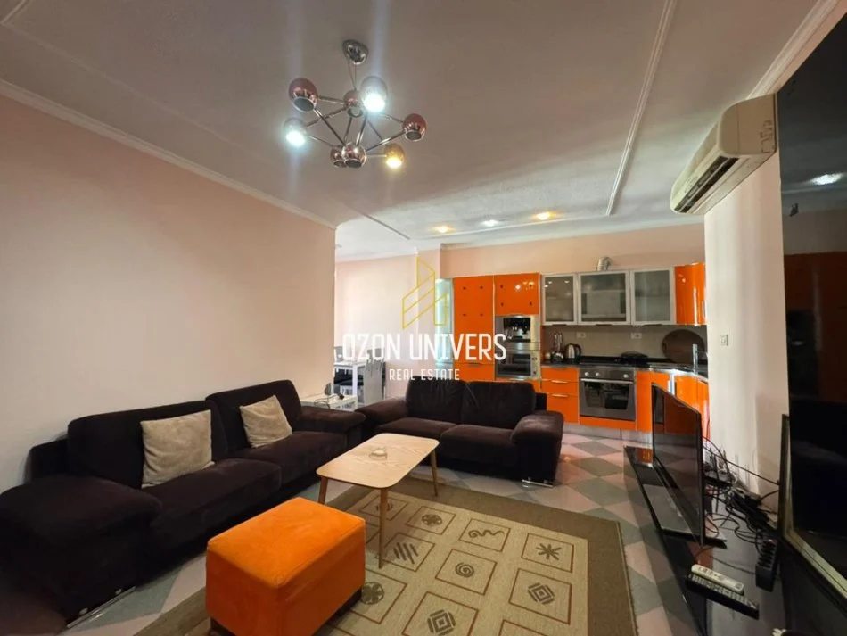 Tirane, jepet me qera apartament 2+1+Ballkon Kati 8, 95 m² 750 € (Bllok Tirana, Albania)