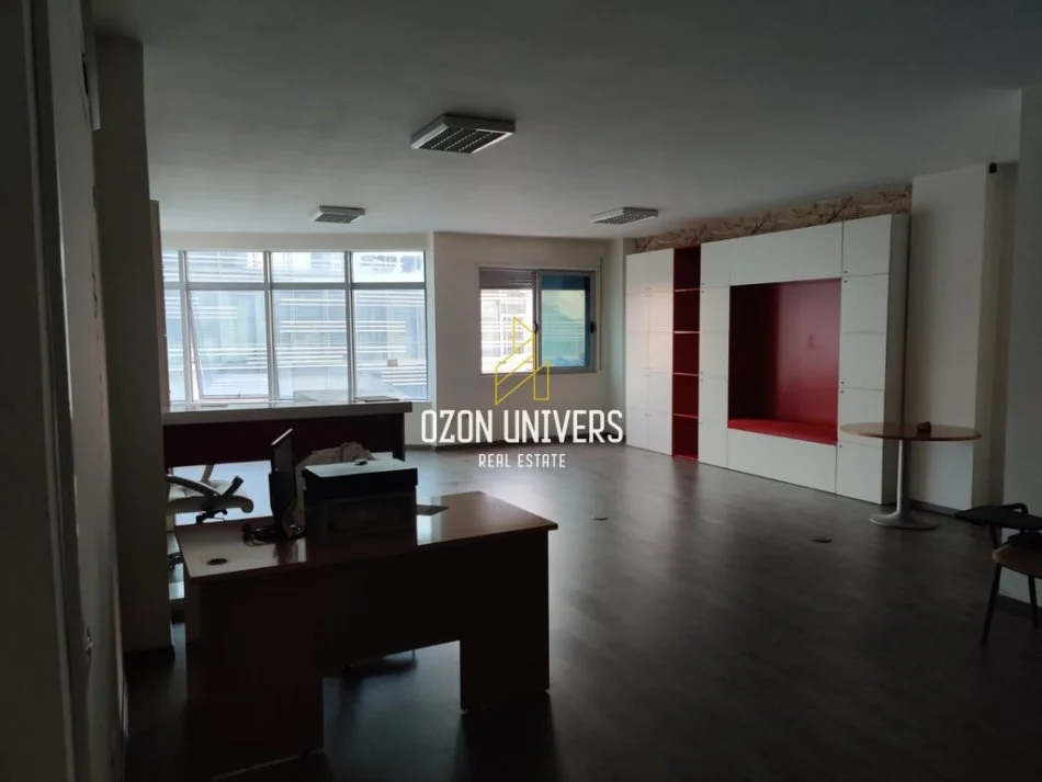 Tirane, jepet me qera ambjent biznesi Kati 5, 70 m² 350 € (Casa Italia, Kamëz Tirana, Albania)