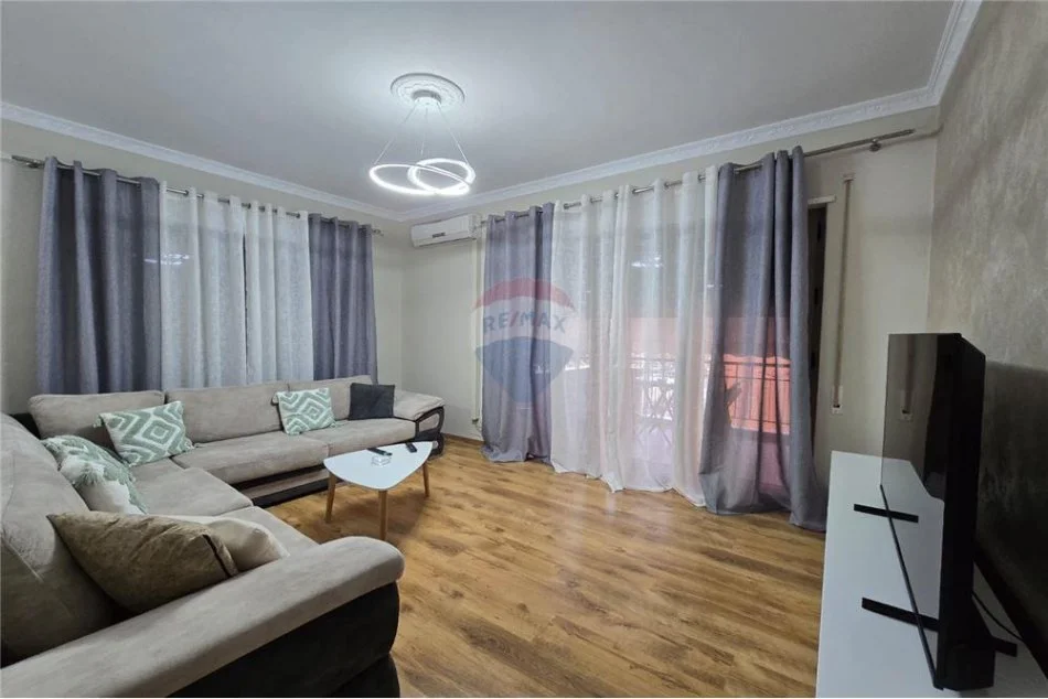 Tirane, jepet me qera apartament 2+1 , 130 m² 1.000 € (Kompleksi Delijorgji)