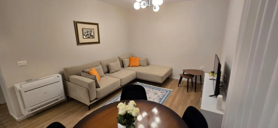 Tirane, jepet me qera apartament 2+1 , 75 m² 820 € 