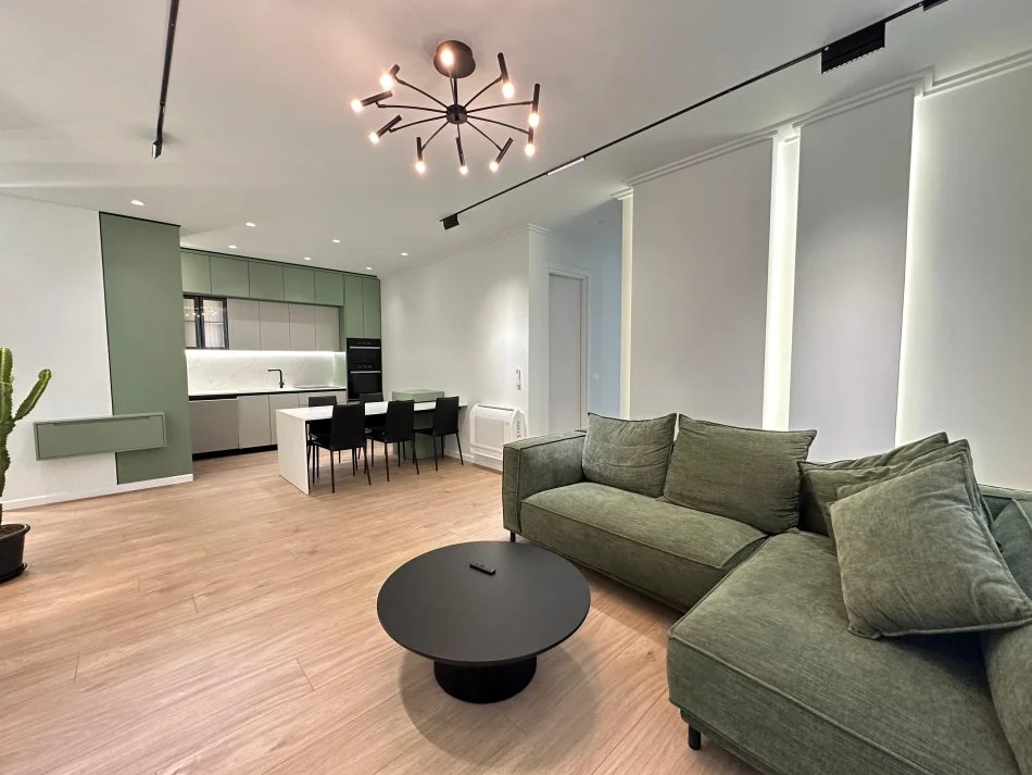 Tirane, jepet me qera apartament 3+1+Ballkon Kati 2, 140 m² 2.000 € (Liqeni i Thate)