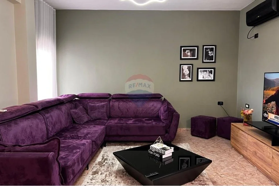 Tirane, jepet me qera apartament 2+1 , 150 m² 