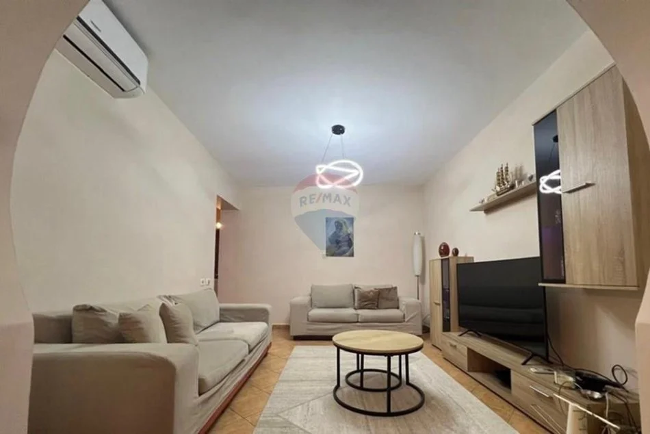 Tirane, jepet me qera apartament 2+1 Kati 3, 700 € 
