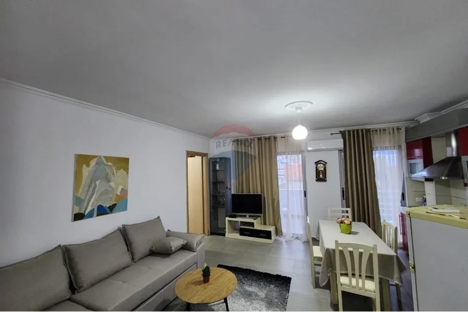 Tirane, jepet me qera apartament 2+1+Ballkon Kati 3, 90 m² 600 € (Kristal Center)