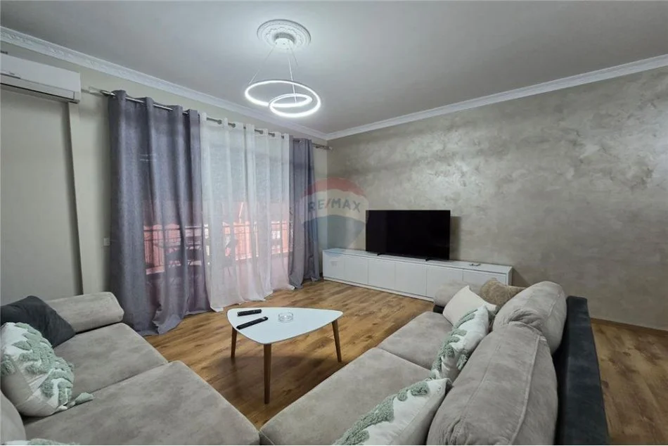 Tirane, jepet me qera apartament 2+1+Ballkon Kati 6, 100 m² 1.000 € (Kompleksi Delijorgji)