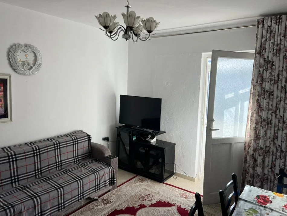 Tirane, shitet apartament 1+1+Aneks+Ballkon Kati 5, 60 m² 122.600 € (Rruga Petro Nini Luarasi)