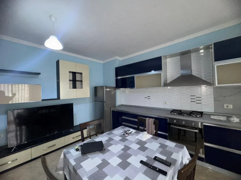 Tirane, jepet me qera apartament 2+1+Ballkon Kati 3, 90 m² 500 € (Astir)