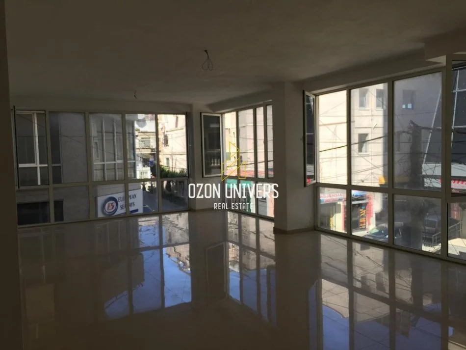 Durres, shitet ambjent biznesi Kati 1, 91 m² 168.470 € (Rruga Dogana, Porti i Durrësit)