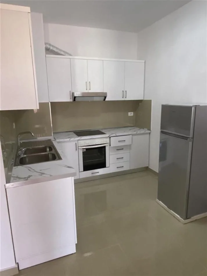 Tirane, jepet me qera apartament 1+1+Ballkon Kati 8, 72 m² 400 € (ASTIR)
