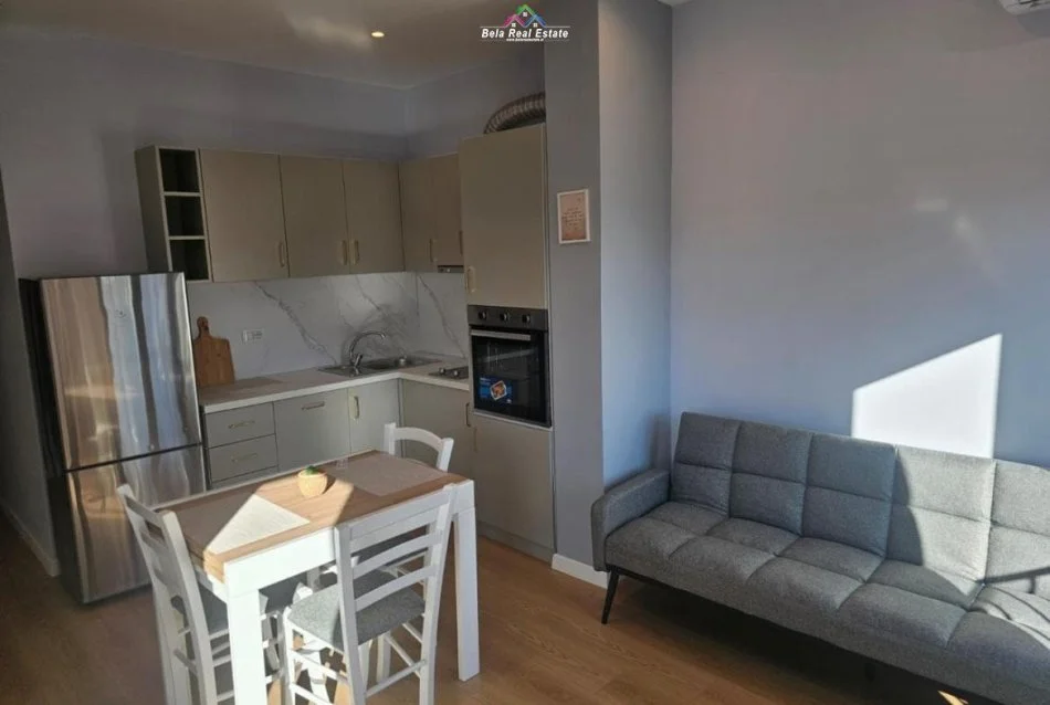 Tirane, jepet me qera apartament 1+1 Kati 7, 55 m² 675 € (Rruga Karl Gega)