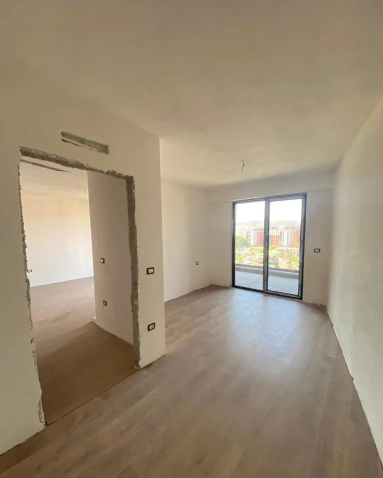 Tirane, shitet apartament 1+1+Ballkon Kati 9, 79 m² 128.000 € (FUSHA E AVIACIONIT)