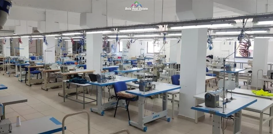 Tirane, jepet me qera magazine Kati 0, 900 m² 3.150 € (tek Ish Fabrika e Qelqit)