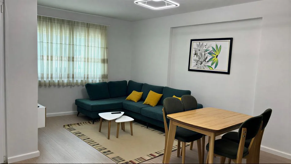 Tirane, jepet me qera apartament 1+1+Ballkon Kati 1, 70 m² 430 € (Rruga 5 Maj (tek Big Market))