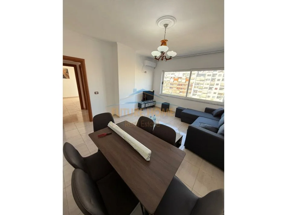 Tirane, jepet me qera apartament 2+1+Ballkon Kati 4, 85 m² 470 € (YZBERISHT)