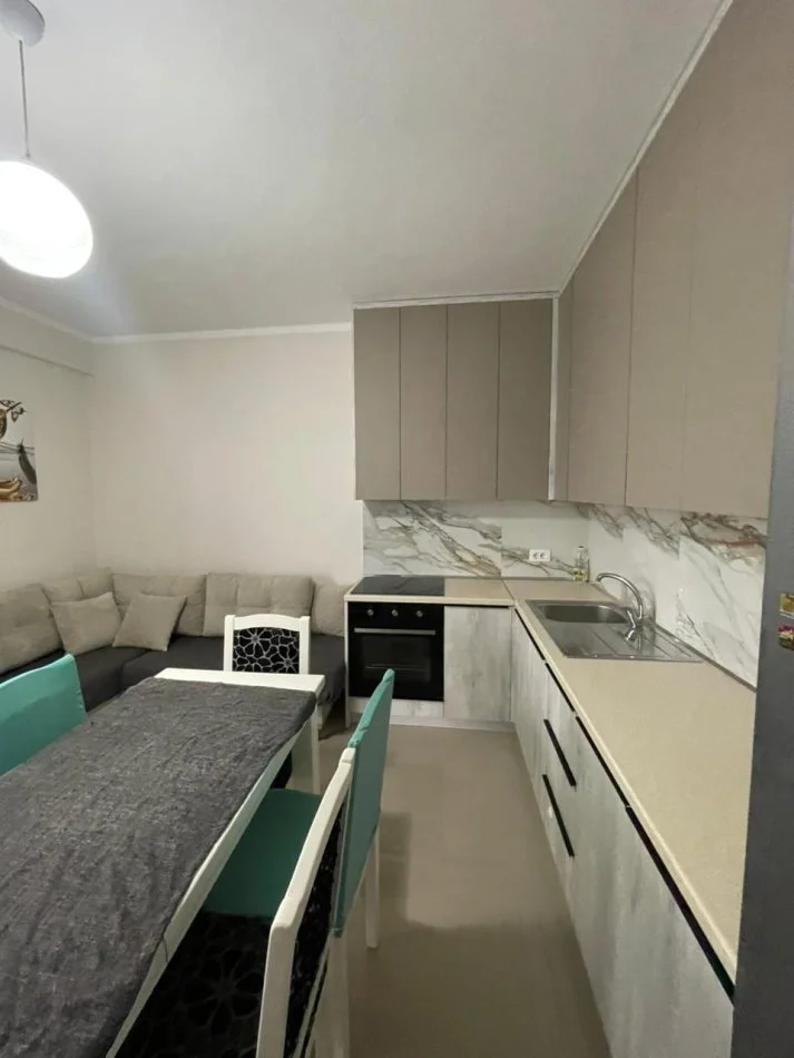 Tirane, jepet me qera apartament 2+1 , 90 m² 500 € 