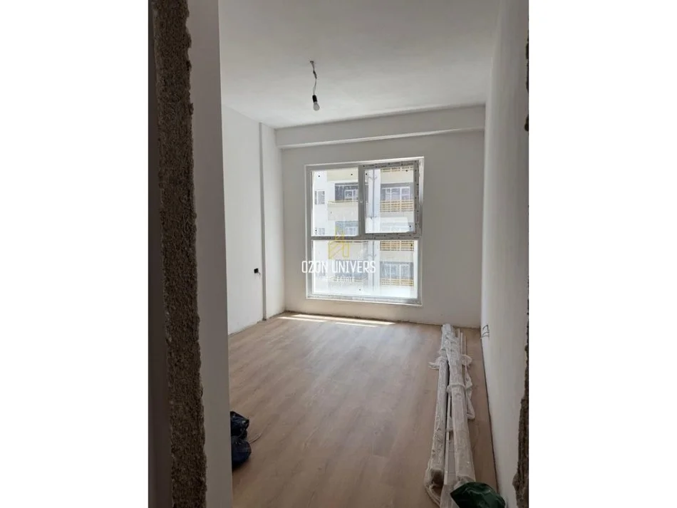 Tirane, jepet me qera apartament 1+1+Ballkon Kati 4, 65 m² 450 € (Laprakë)