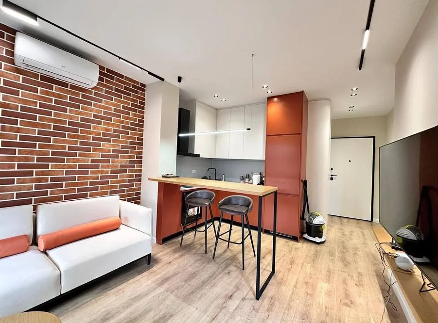 Tirane, jepet me qera apartament 1+1 , 75 m² 650 € 