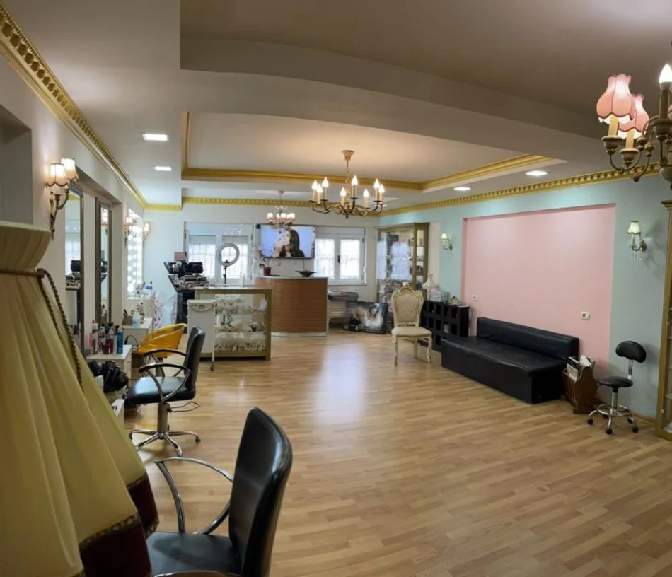 Tirane, jepet me qera Kati 2, 130 m² 1.500 € (Piazza/Rruga Sulejman Pasha)