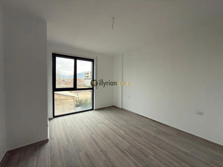 Tirane, shitet apartament 1+1+Ballkon Kati 1, 65 m² 125.000 € (Ish sheshi Shqiponja)