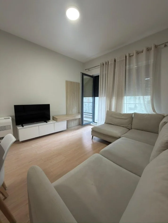 Tirane, shitet apartament 2+1+Ballkon Kati 3, 94 m² 235.000 € (Kompleksi Kontakt)