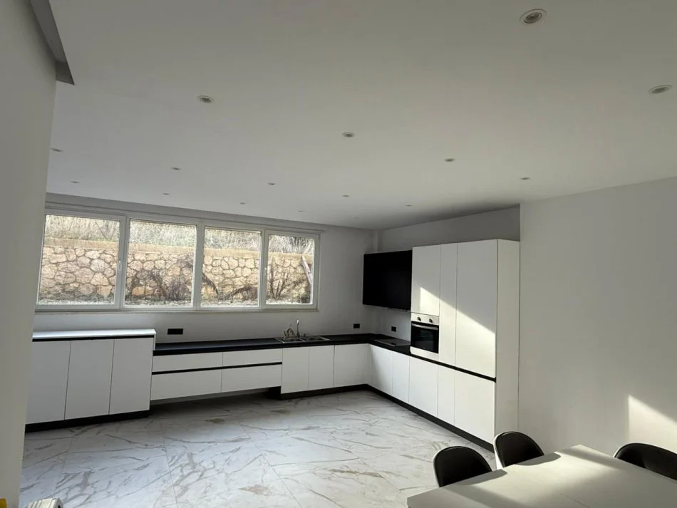 Tirane, shitet Vile 3 Katshe , 517 m² 695.000 € (JO AGJENSI)