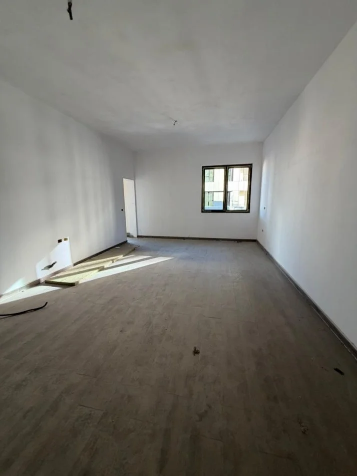 Tirane, shitet apartament 2+1 , 102 m² 270.565 € (Rruga e Kavajes)