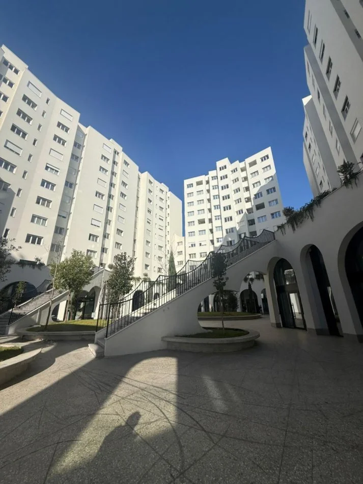 Tirane, shitet apartament 2+1 , 130 m² 