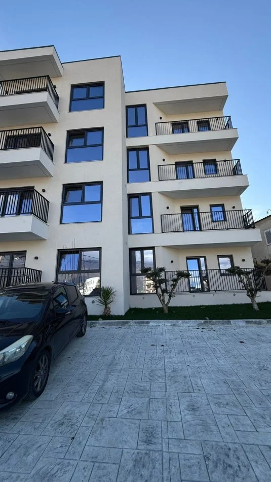 Tirane, shitet apartament 1+1+Ballkon Kati 4, 60 m² 98.000 € (Ali Demi)