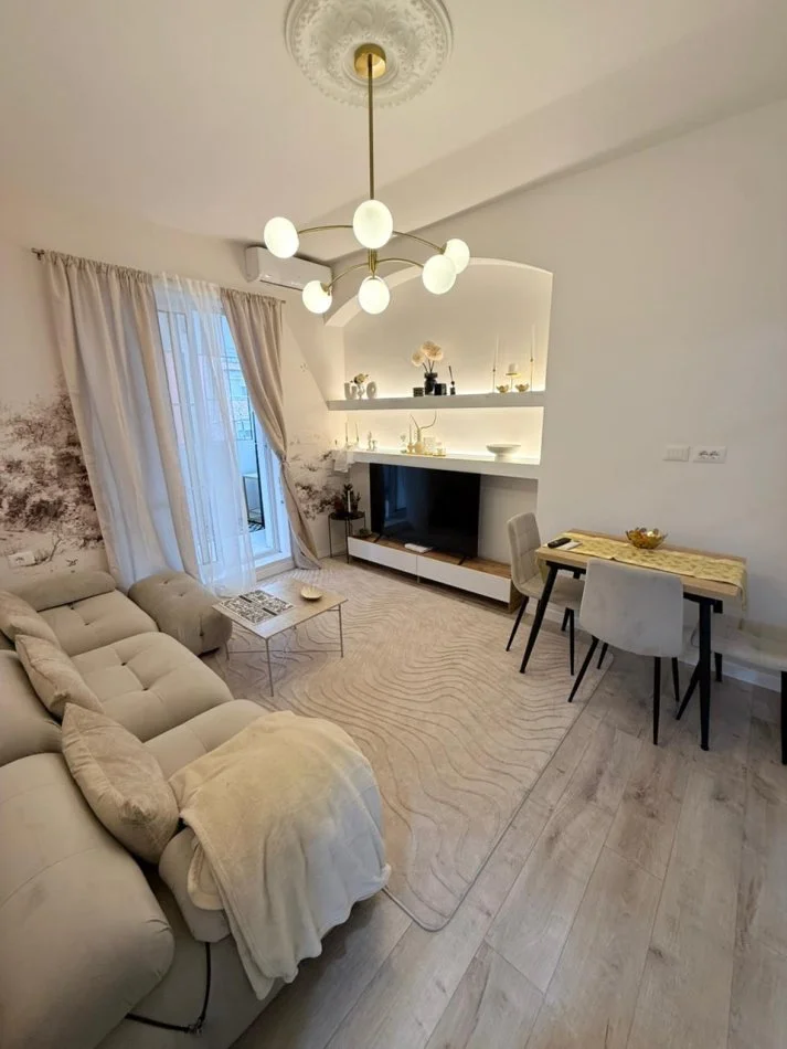Tirane, shitet apartament 2+1 , 70 m² 240.000 € (Pallatet agimi)