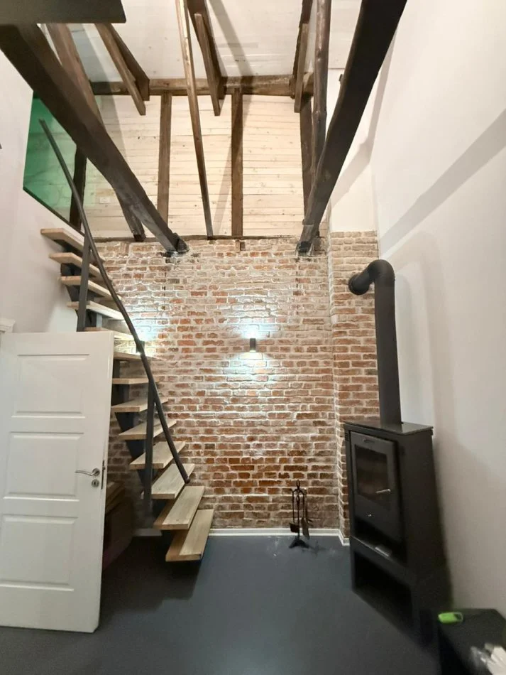 Tirane, jepet me qera apartament 2+1 , 150 m² 1.300 € (blloku)