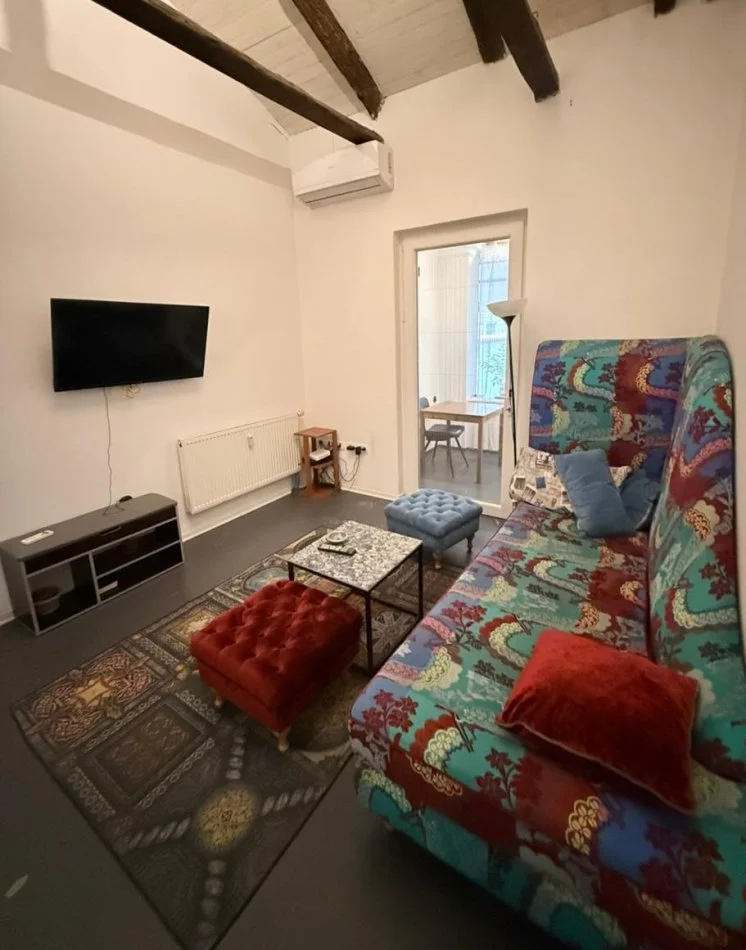 Tirane, jepet me qera shtepi 2+1 Kati 0, 150 m² 1.300 € 