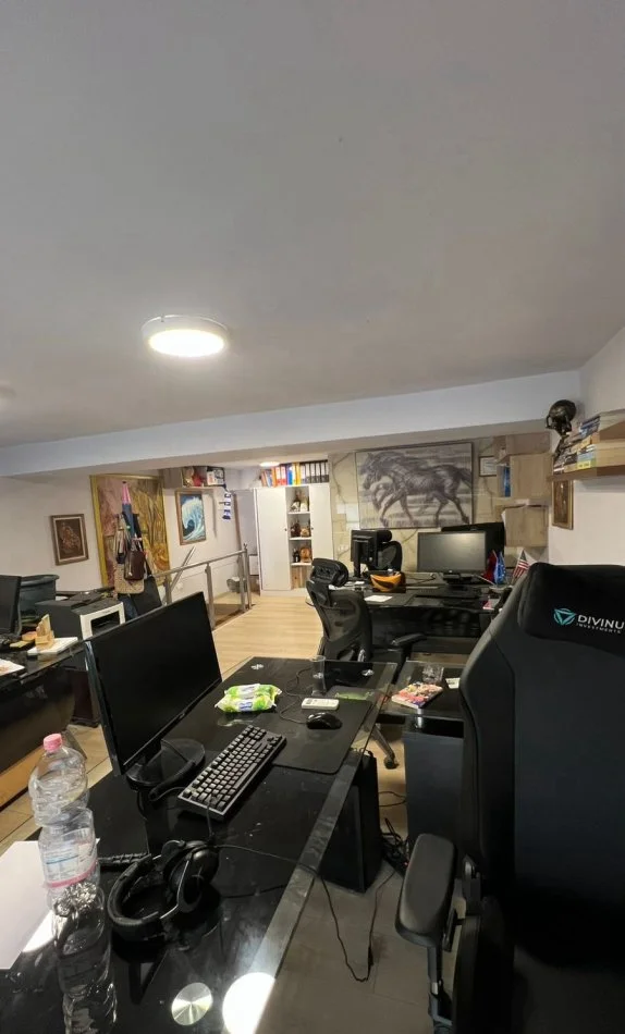 Tirane, jepet me qera zyre + i post parkimi i perfshire ne cmim - Kati 1, 55 m² 800 € (Rruga Sulejman Delvina)