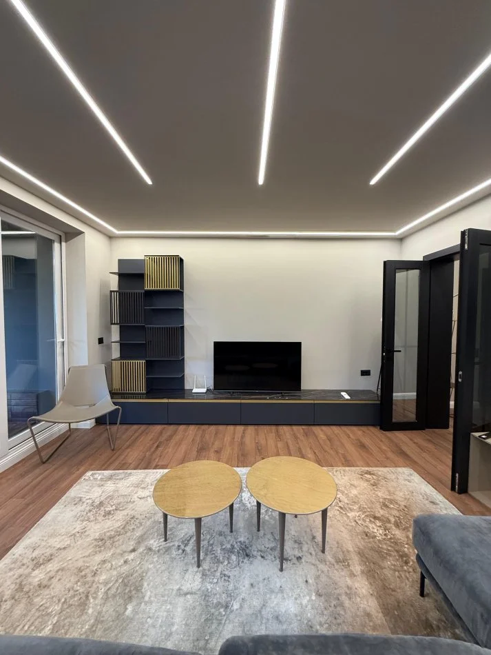 Tirane, shitet apartament 3+1+Ballkon Kati 2, 170 m² 500.000 € (Long Hill)