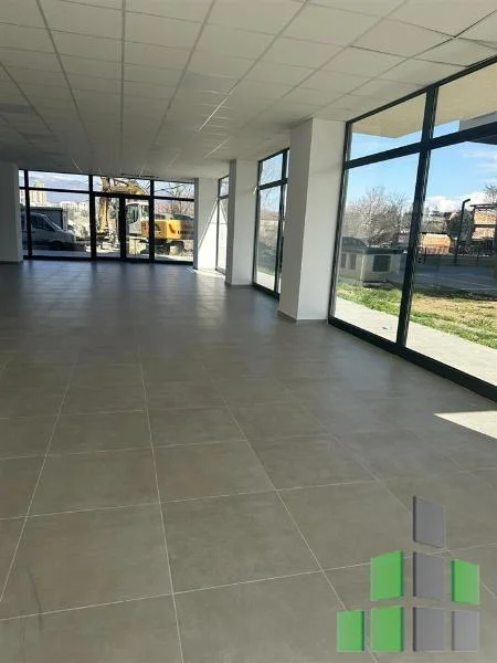 Tirane, jepet me qera dyqan Kati 0, 70 m² 2.100 € (Rruga e Barrikadave)