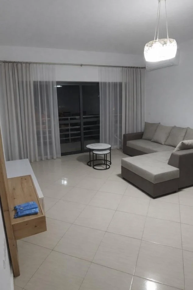 Tirane, jepet me qera apartament 2+1+Ballkon Kati 4, 95 m² 600 € (Don Bosko)