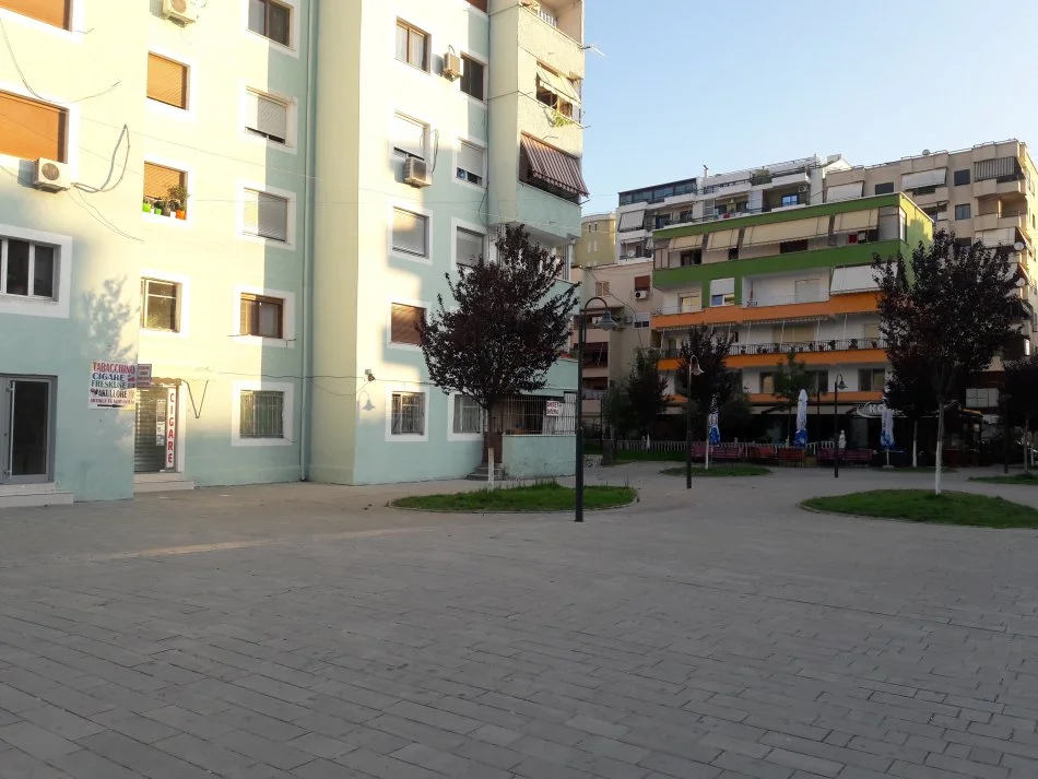 Në Parkun Qendror të Fierit, prona shitet për biznes