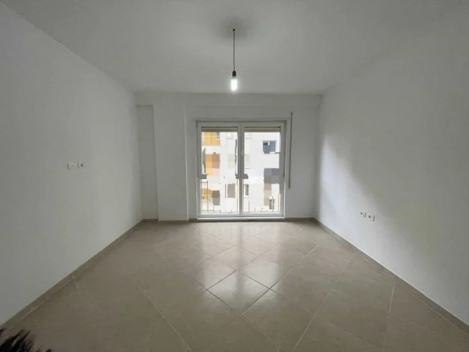 Tirane, shes apartament 2+1 Kati 3, 118 m² 207.700 € (Rruga Hasan Vogli)