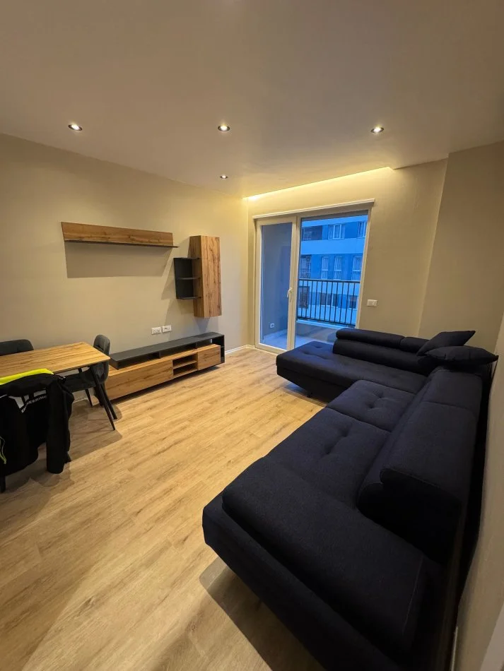 Tirane, jepet me qera apartament 2+1 Kati 5, 85 m² 620 € (Rruga Gryka e Kacanikut)