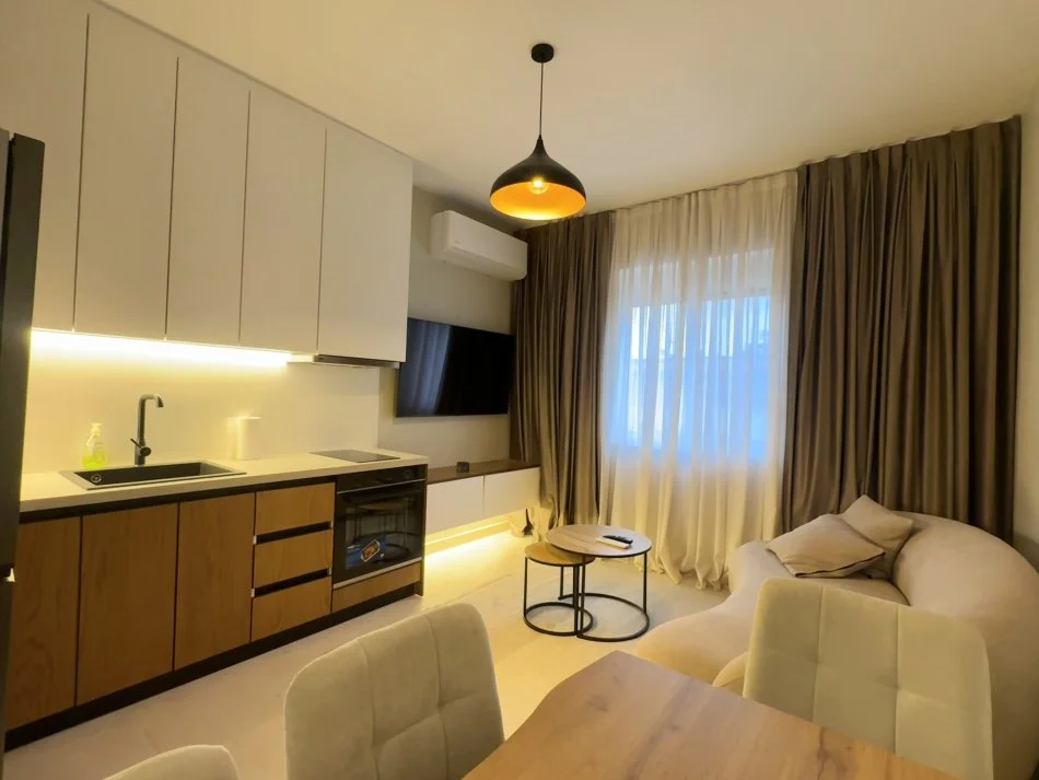 Tirane, jepet me qera apartament Kati 5, 35 m² 700 € (libri universitar)