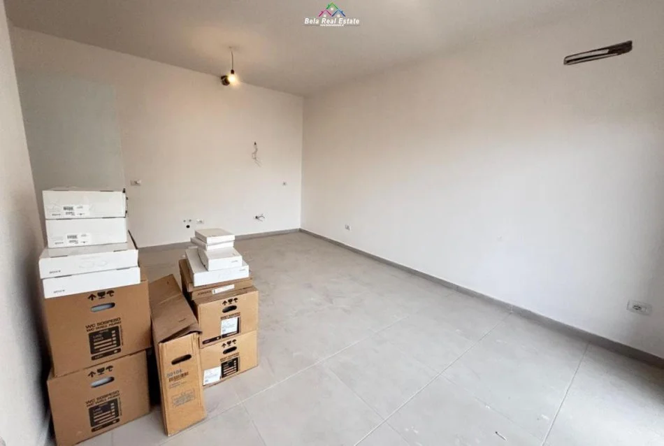 Tirane, jepet me qera zyre Kati 3, 103 m² 500 € (Rruga e Barrikadave)