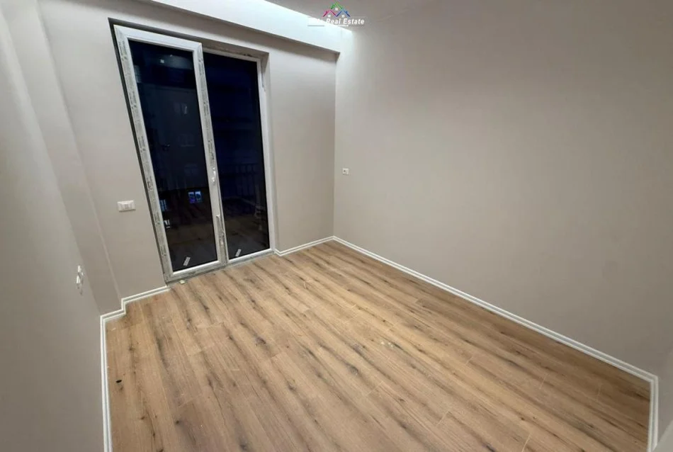 Tirane, jepet me qera apartament 2+1 Kati 6, 100 m² 900 € (Rrugga viktor eftimiu)