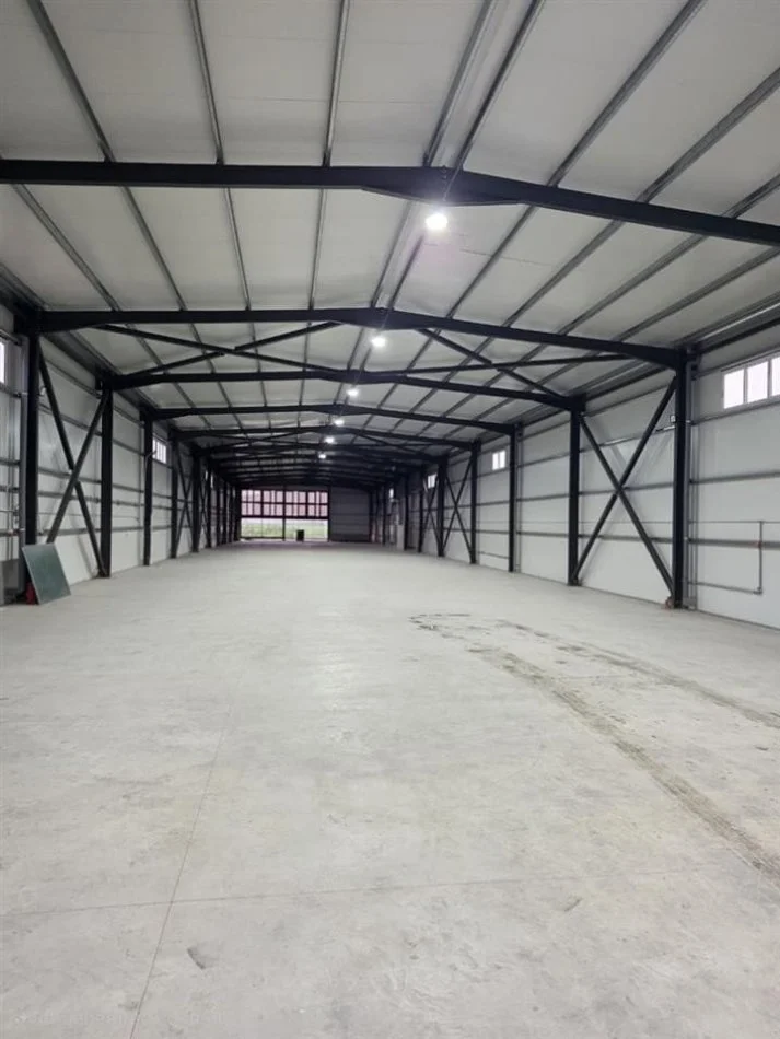 Tirane, jepet me qera magazine Kati 0, 5.000 m² 2.800 € (Fushe Preze)