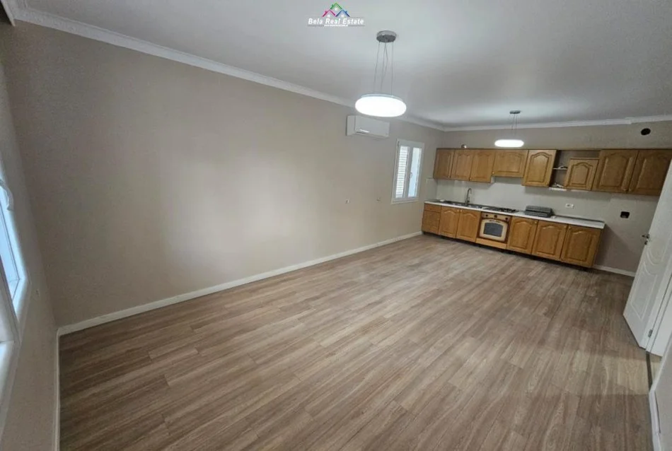 Tirane, jepet me qera Vile 3 Katshe Kati 3, 400 m² 2.500 € (blloku i vilave)