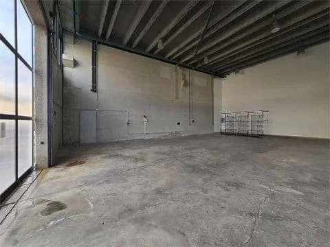 Tirane, jepet me qera magazine Kati 0, 800 m² 1.200 € (Shkoze)