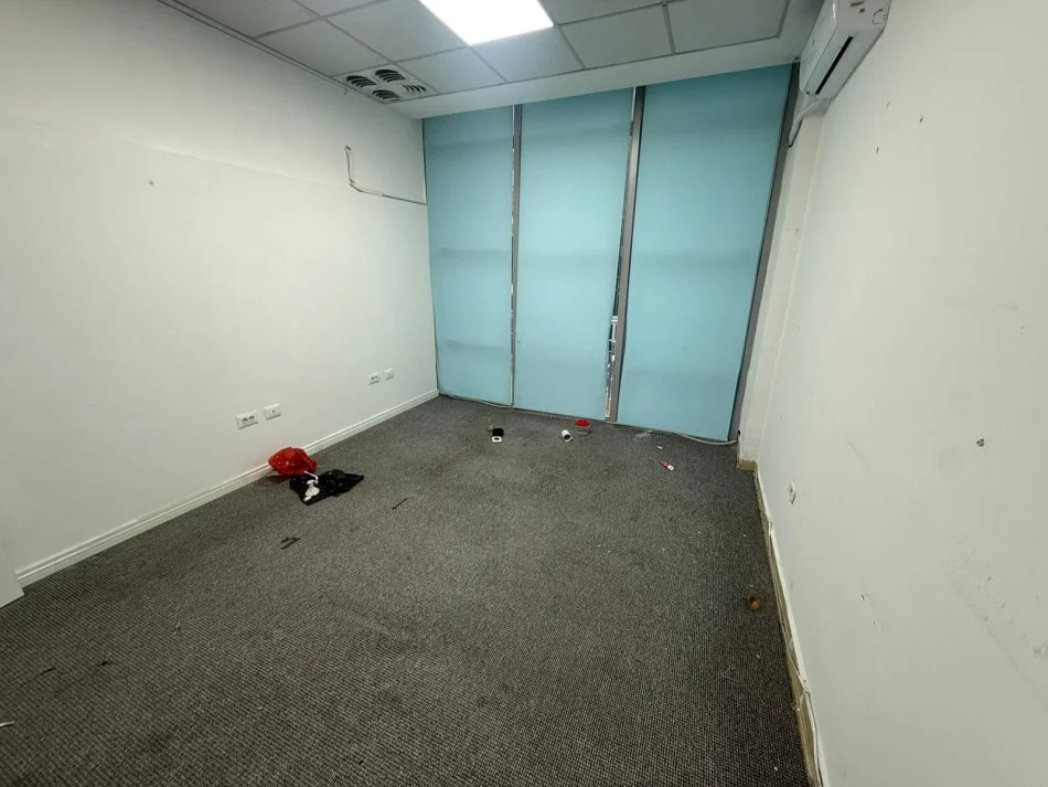 Tirane, jepet me qera zyre Kati 2, 200 m² 1.883 € (Bulevardi Gjergj Fishta)