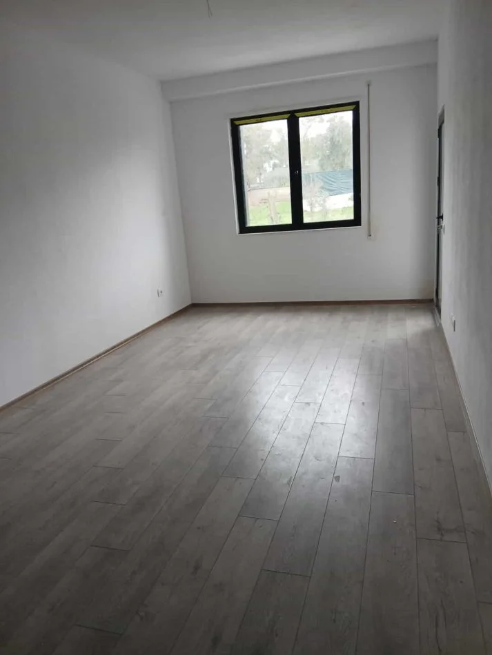 Tirane, jepet me qera apartament 1+1 Kati 5, 63 m² 310 € (Paskuqan)