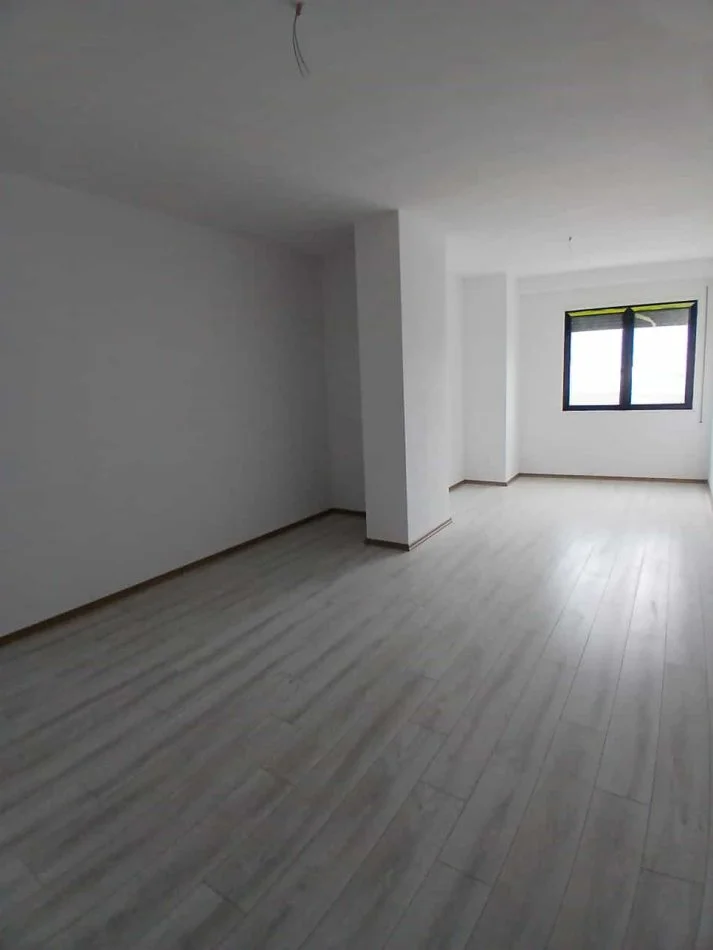 Tirane, jepet me qera apartament 2+1 Kati 3, 118 m² 365 € (Paskuqan)