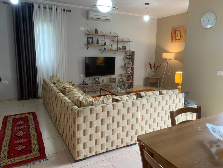 Tirane, jepet me qera apartament 2+1+Ballkon Kati 2, 82 m² 550 € (Kopshti Zoologjik)