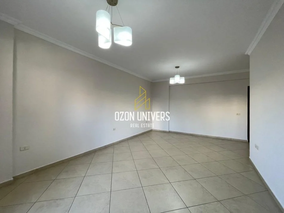 Tirane, jepet me qera apartament 2+1+Ballkon Kati 2, 106 m² 900 € (rruga e Kavajes)